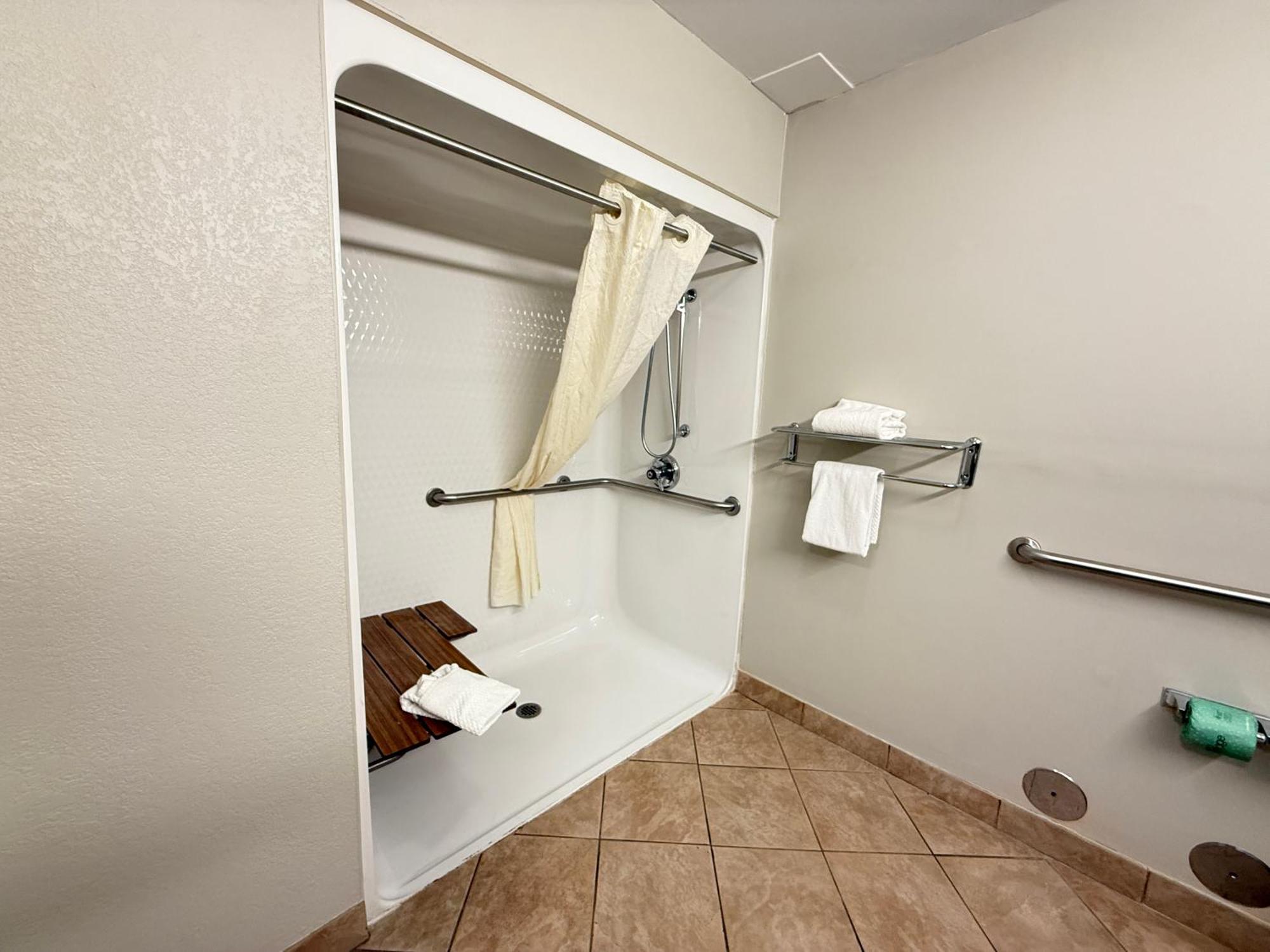 Econo Lodge Inn & Suites Monroe Exteriér fotografie